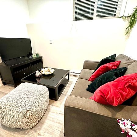 ויקטוריה Cozy & Bright Home With Parking מראה חיצוני תמונה