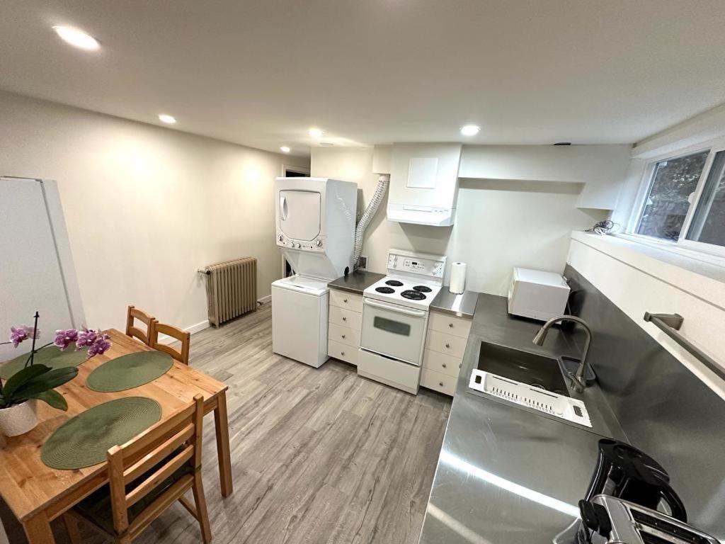 ויקטוריה Cozy & Bright Home With Parking מראה חיצוני תמונה